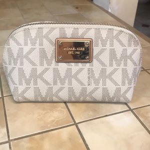 Michael Kors- Jet Set Signature Cosmetic Bag